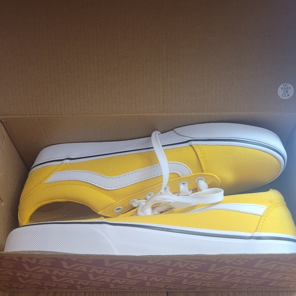 Ladies Sneakers - Picture 10 of 10